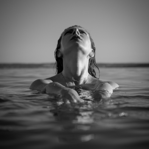 Ein Mensch aus Ästen